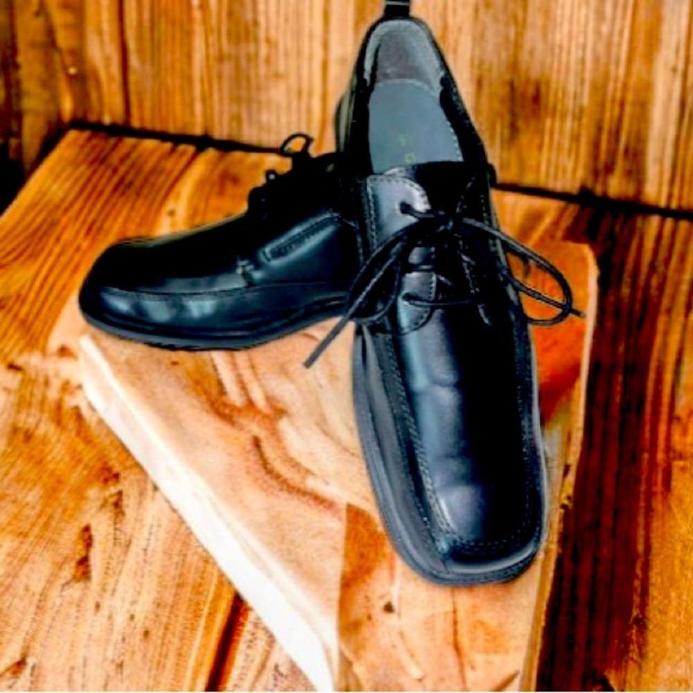 George men, lace up, dress/casual shoe.